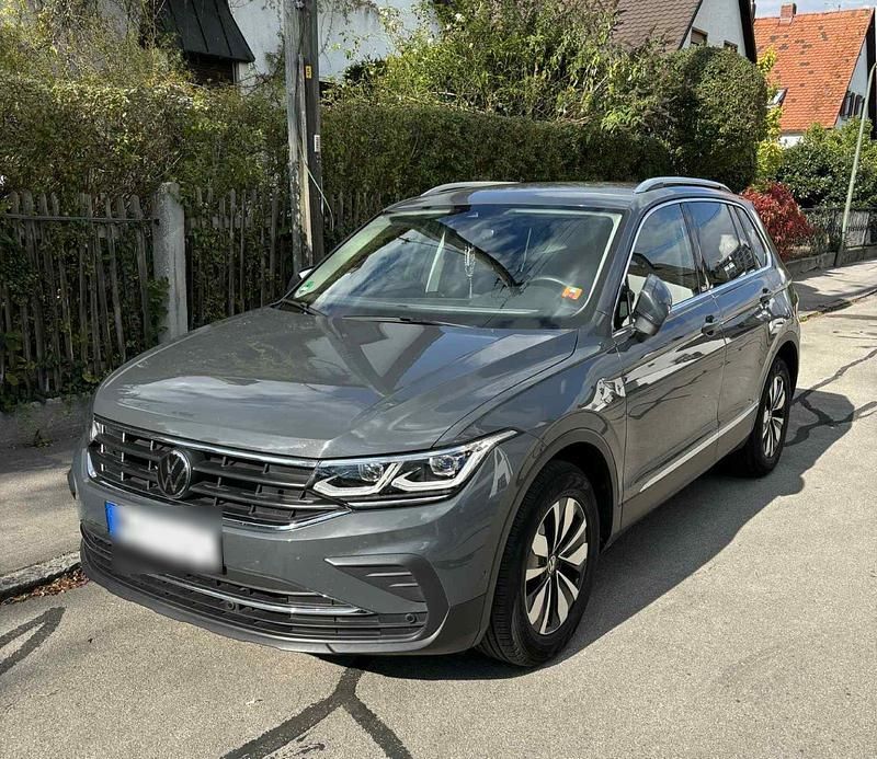 Grau Gebraucht 2023 VW Tiguan Move SUV | 32.700 € (Fairer Preis) - Bild 1/4