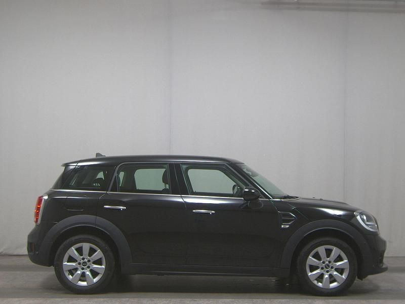 Schwarz Gebraucht 2019 Mini One D Countryman SUV | 17.480 € (Fairer Preis) - Bild 1/4