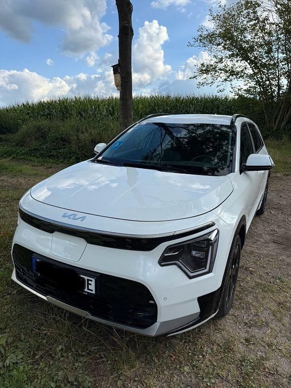 Weiß Gebraucht 2023 Kia e-Niro Spirit SUV | 26.450 € (Guter Preis) - Bild 1/4