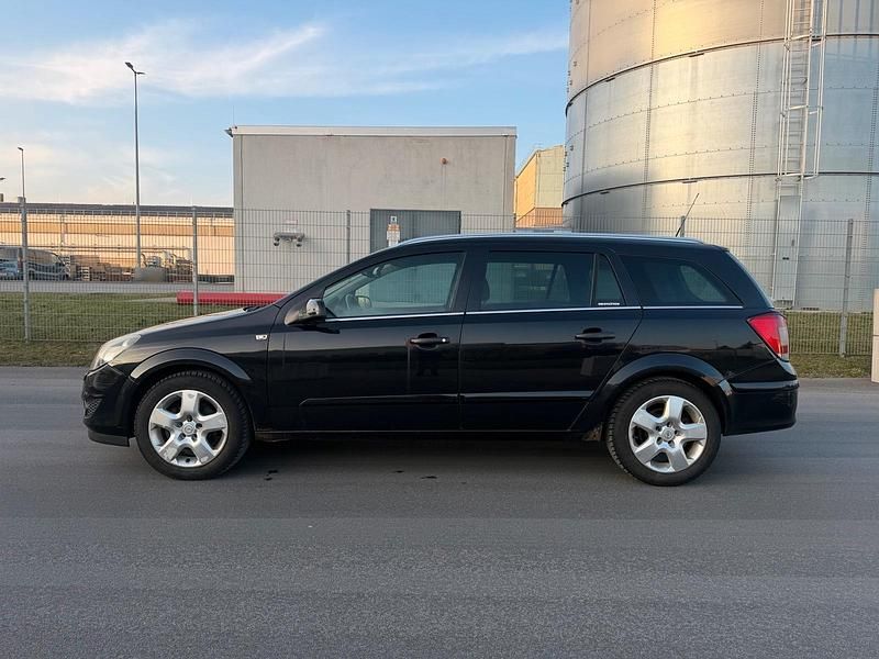 Gebraucht Opel Astra 110 PS (80 kW) 2009 Schwarz Kombi