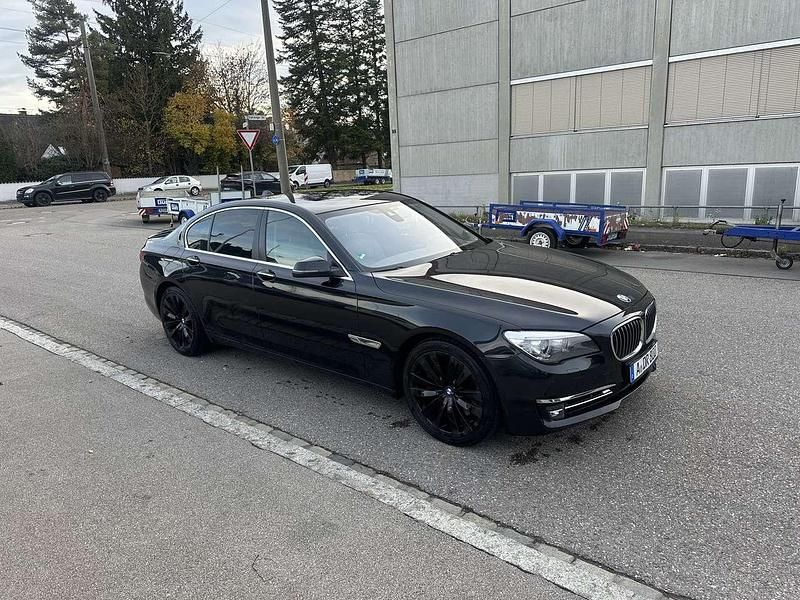 Gebraucht BMW 750 449 PS (330 kW) 2012 Schwarz Limousine