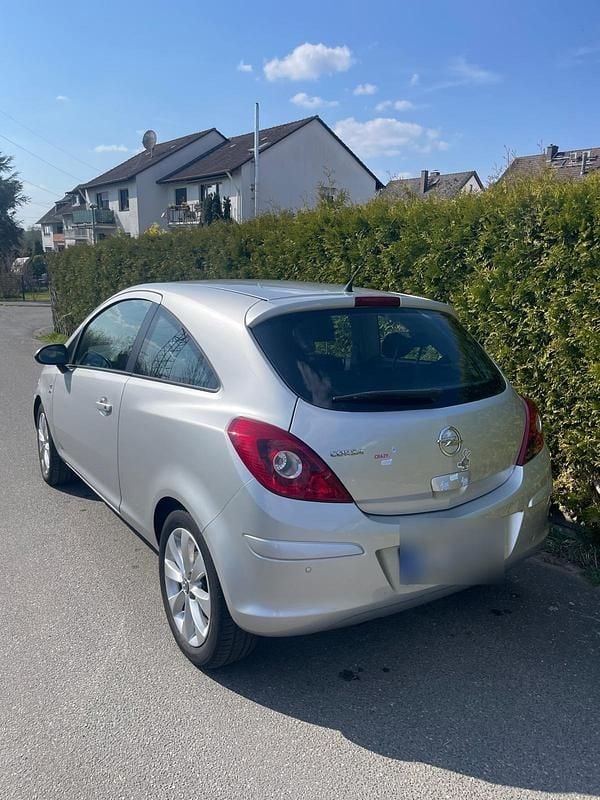 Second-hand Opel Corsa 87 CP (63 kW) 2013 Argintiu Hatchback