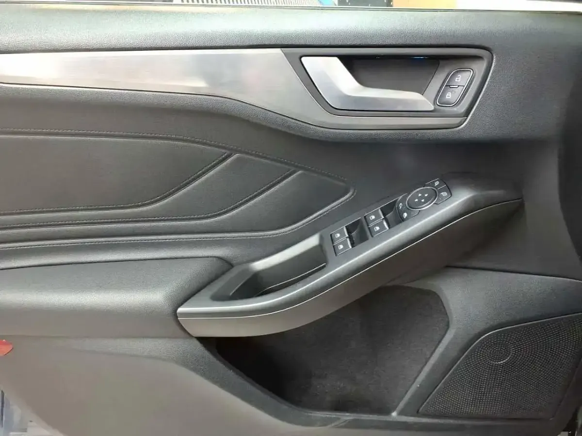 Gebraucht Ford Focus Titanium 120 PS (88 kW) 2020 Blau Kombi