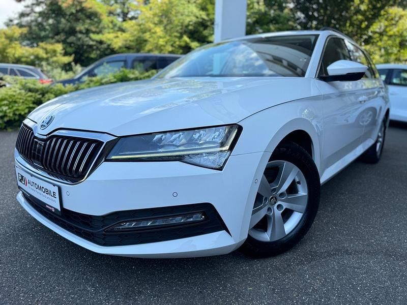 Weiß Gebraucht 2020 Skoda Superb Ambition Kombi | 19.299 € (Guter Preis) - Bild 1/4