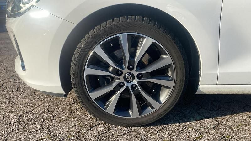 Gebraucht Hyundai i30 140 PS (102 kW) 2017 Polar white Kombi