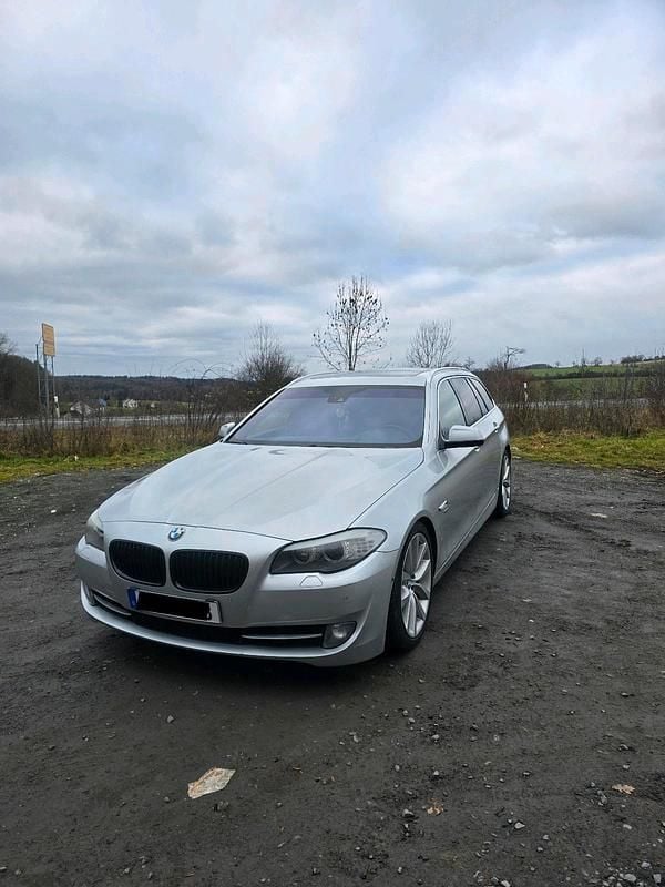 Gebraucht BMW 530 258 PS (189 kW) 2012 Silber Kombi