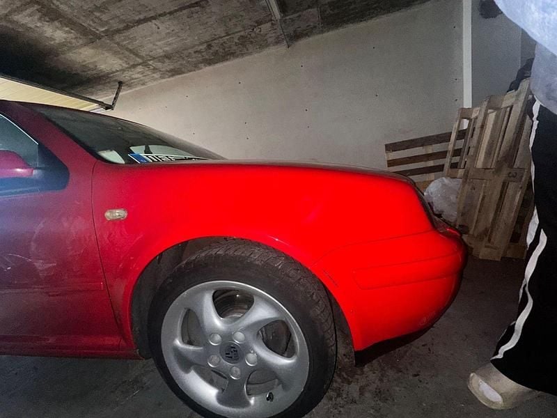 Second-hand VW Golf IV 116 CP (85 kW) 2000 Roșu Break