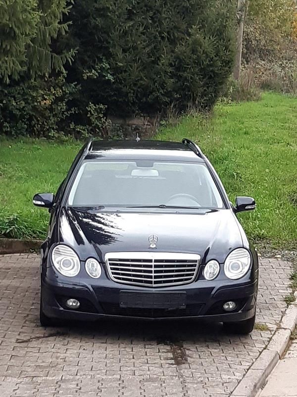 Blau Gebraucht 2007 Mercedes E220 Avantgarde Kombi | 3.850 € (Fairer Preis) - Bild 1/4