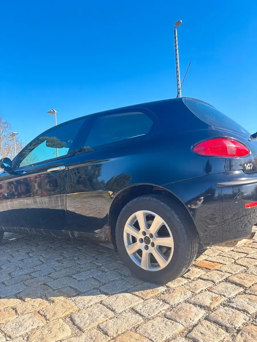 Gebraucht Alfa Romeo 147 105 PS (77 kW) 2001 Schwarz Kleinwagen