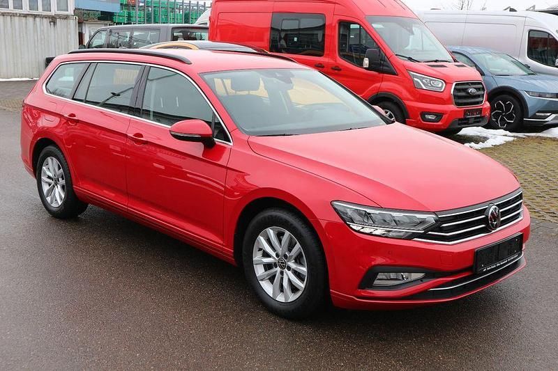 Gebraucht VW Passat Business 122 PS (89 kW) 2023 Rot Kombi