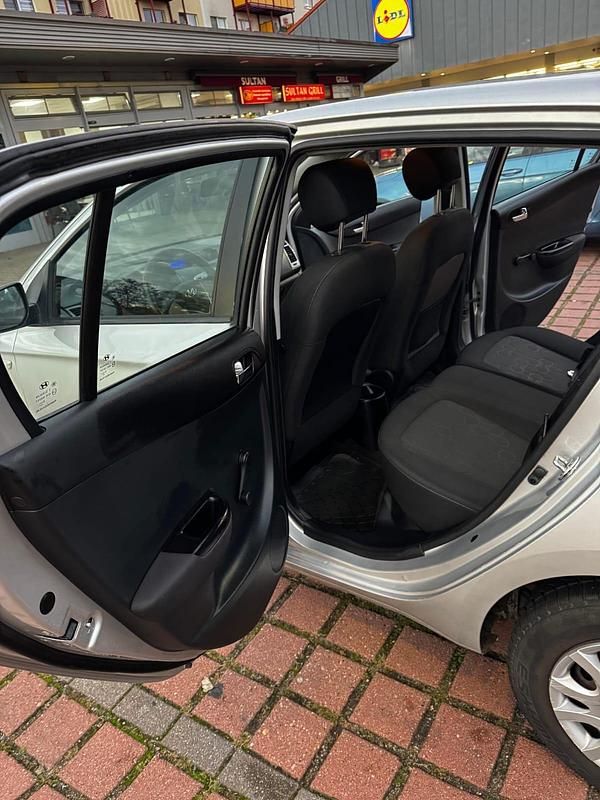Grau Gebraucht 2011 Hyundai i20 Kleinwagen | 3.150 € (Guter Preis) - Bild 1/4