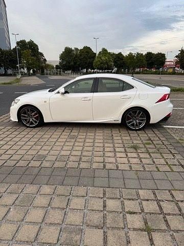 Weiß Gebraucht 2014 Lexus IS300h Sport Line Limousine | 19.990 € (Fairer Preis) - Bild 1/4