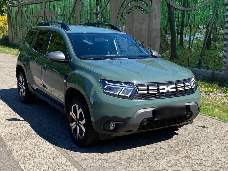 Grau Gebraucht 2022 Dacia Duster Journey SUV | 17.900 € (Superpreis) - Bild 1/4