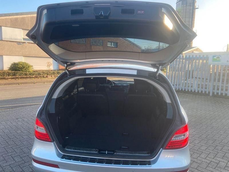 Gebraucht Mercedes R300 190 PS (139 kW) 2011 Silber Van / Kleinbus