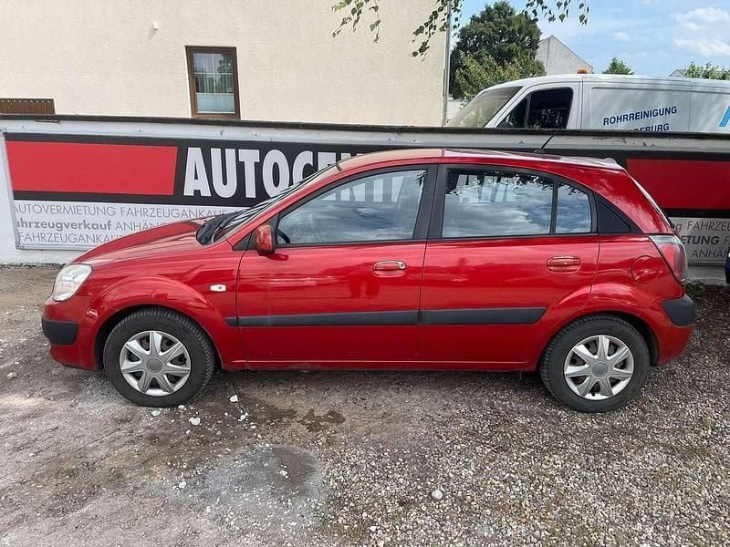 Tropenrot met. Gebraucht 2005 Kia Rio Basis Kleinwagen | 2.500 € (Fairer Preis) - Bild 1/4