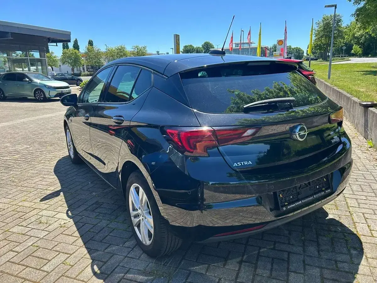 Gebraucht Opel Astra Active 150 PS (110 kW) 2017 Onyx schwarz Kleinwagen