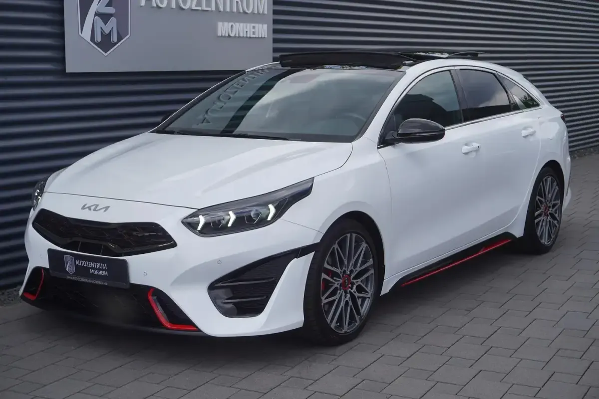 Gebraucht Kia ProCeed GT 204 PS (150 kW) 2022 Weiß (sonderlackierung deluxeweiß metallic) Kombi