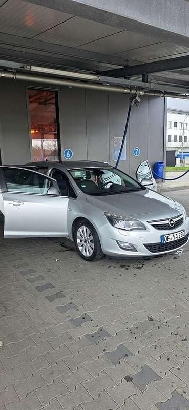 Gebraucht Opel Astra Edition 125 PS (91 kW) 2012 Kombi