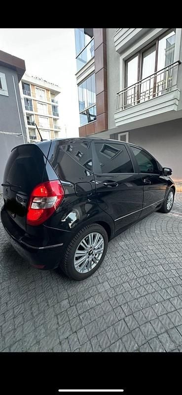 Schwarz Gebraucht 2010 Mercedes A180 Kombi | 6.999 € (Etwas zu teuer) - Bild 1/4
