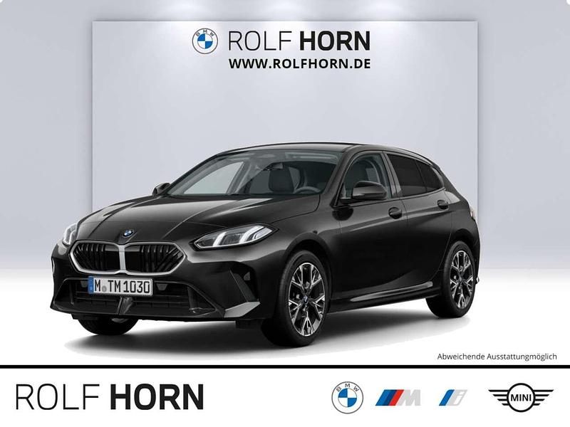 Saphirschwarz metallic Neu 2025 BMW 114 M Sport Kleinwagen | 41.560 € (Etwas zu teuer) - Bild 1/4