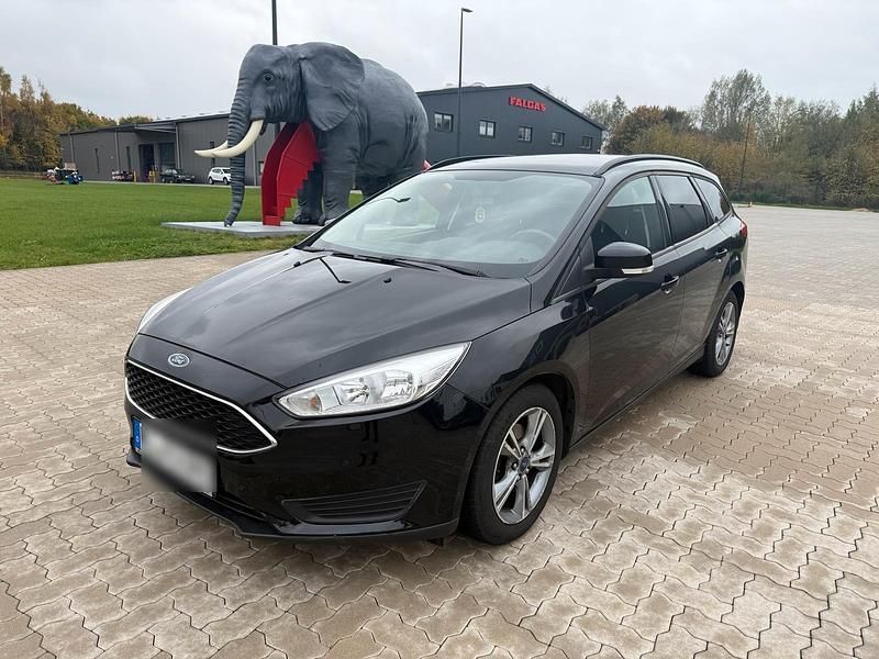 Schwarz Gebraucht 2015 Ford Focus Kombi | 6.000 € (Fairer Preis) - Bild 1/4
