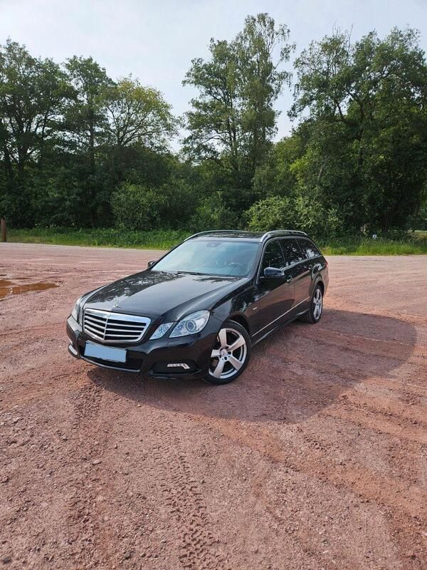 Schwarz Gebraucht 2010 Mercedes E350 Avantgarde Kombi | 8.500 € (Superpreis) - Bild 1/4