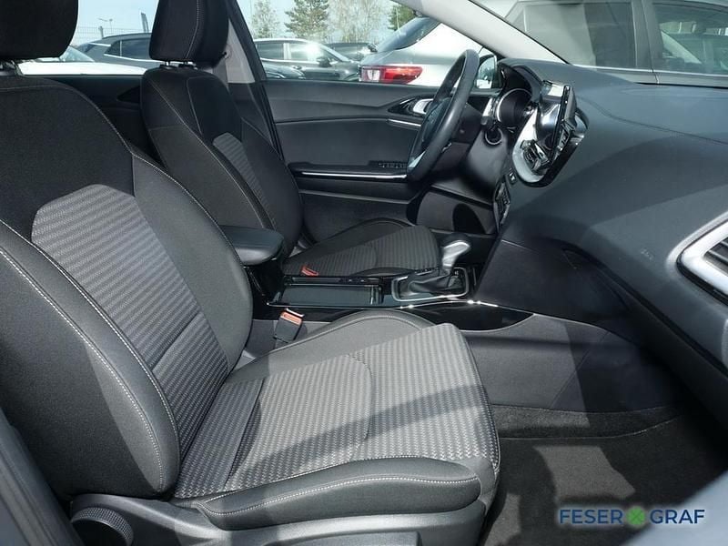 Gebraucht Kia Ceed Spirit 160 PS (117 kW) 2022 Pentametal grau Kleinwagen