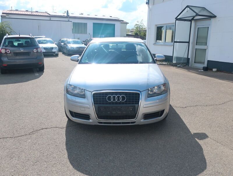 Silber Gebraucht 2007 Audi A3 Sportback Attraction Limousine | 3.750 € (Superpreis) - Bild 1/4