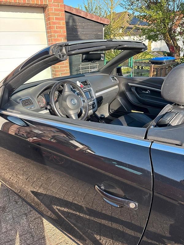 Second-hand VW Eos 160 CP (117 kW) 2011 Negru Cabrio