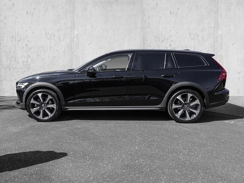 Gebraucht Volvo V60 CC Ultimate 197 PS (144 kW) 2023 Black solid ´stone´ / solid Kombi