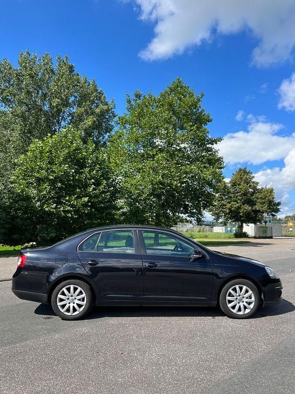 Gebraucht VW Jetta Trendline 122 PS (89 kW) 2009 Schwarz Limousine