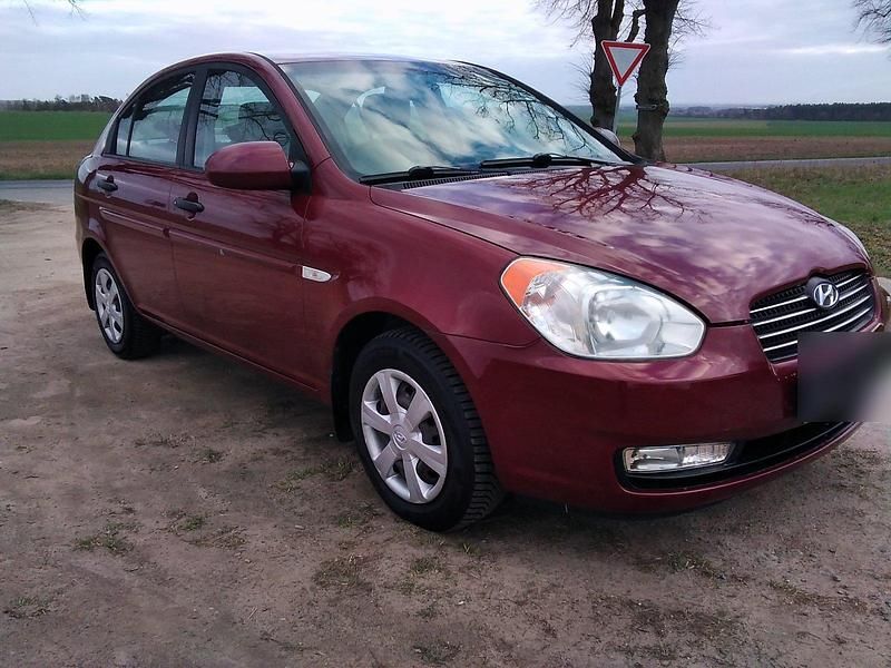 Gebraucht Hyundai Accent 97 PS (71 kW) 2006 Rot Limousine