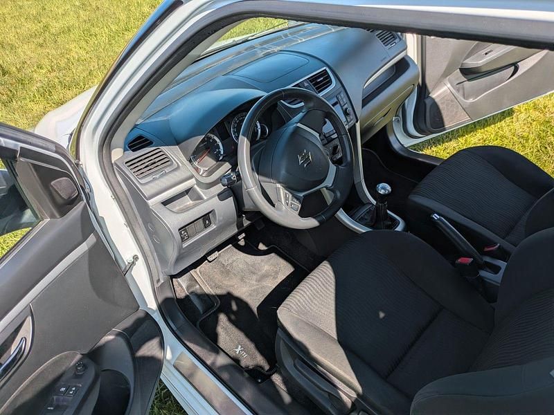 Second-hand Suzuki Swift 94 CP (69 kW) 2012 Alb Hatchback