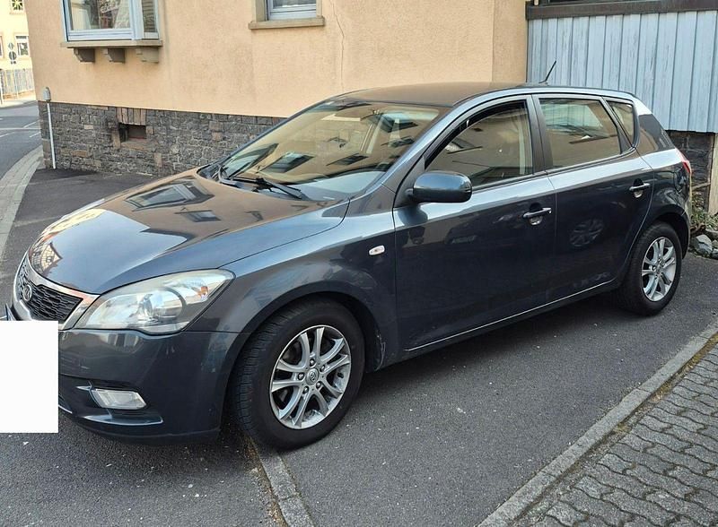 Second-hand Kia Ceed 116 CP (85 kW) 2011 Gri Hatchback