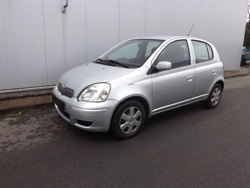 Silber Gebraucht 2005 Toyota Yaris Sol Limousine | 1.999 € (Fairer Preis) - Bild 1/4
