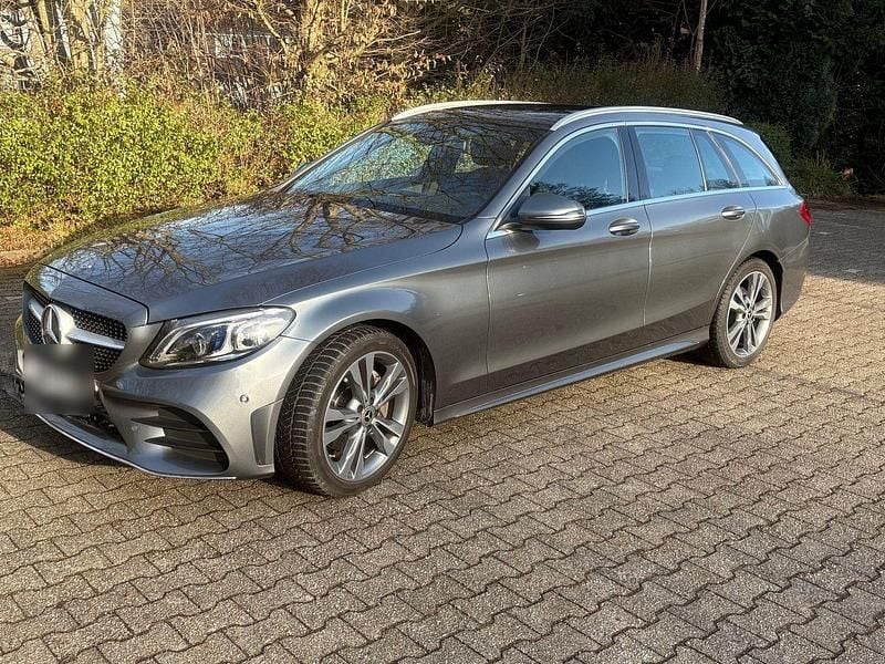 Grau Gebraucht 2021 Mercedes C220 AMG line Kombi | 27.950 € (Superpreis) - Bild 1/4