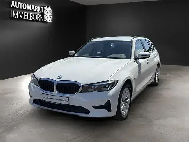 Gebraucht BMW 320e Advantage 204 PS (150 kW) 2021 Weiß Kombi