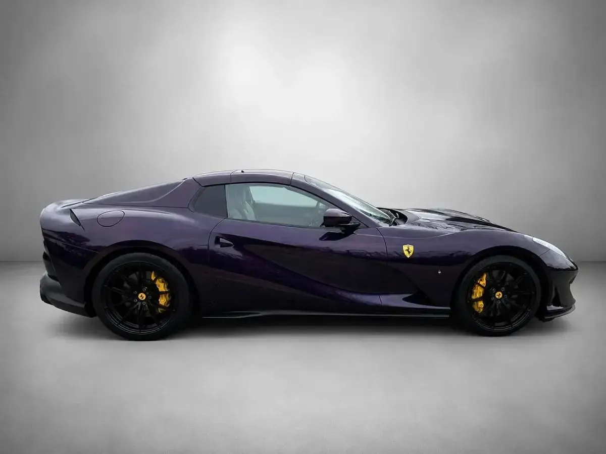 Gebraucht Ferrari 812 799 PS (587 kW) 2024 Violett Cabrio
