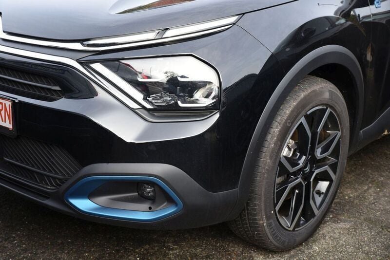 Gebraucht Citroën e-C4 Feel 100 kW (136 PS) 2023 Perla nera schwarz metallic Limousine