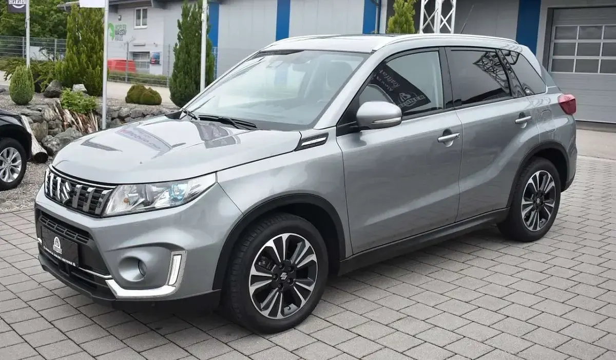 Gebraucht Suzuki Vitara 140 PS (102 kW) 2019 Grau SUV