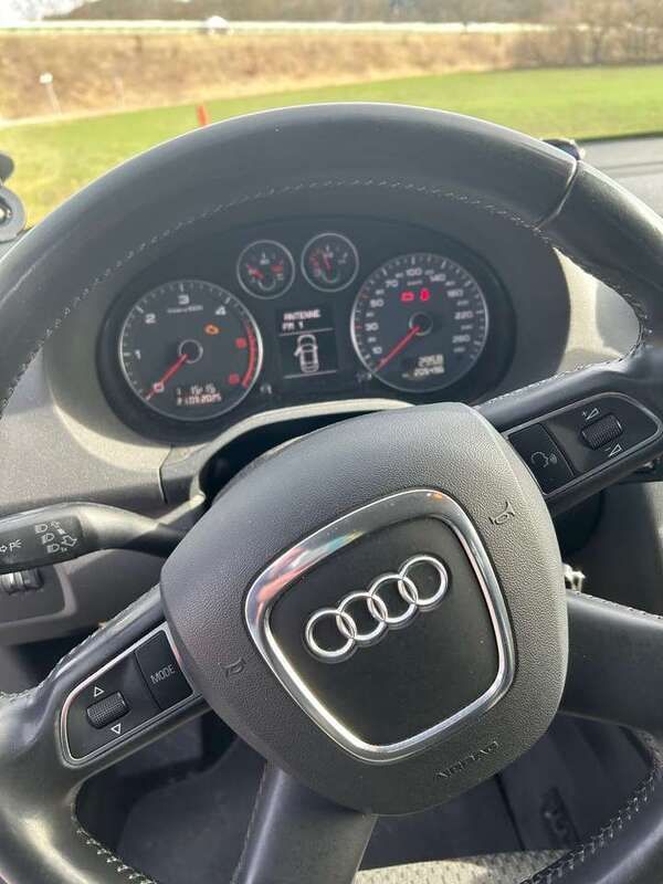 Grau Gebraucht 2012 Audi A3 Sportback Ambition Kombi | 9.500 € (Etwas zu teuer) - Bild 1/4