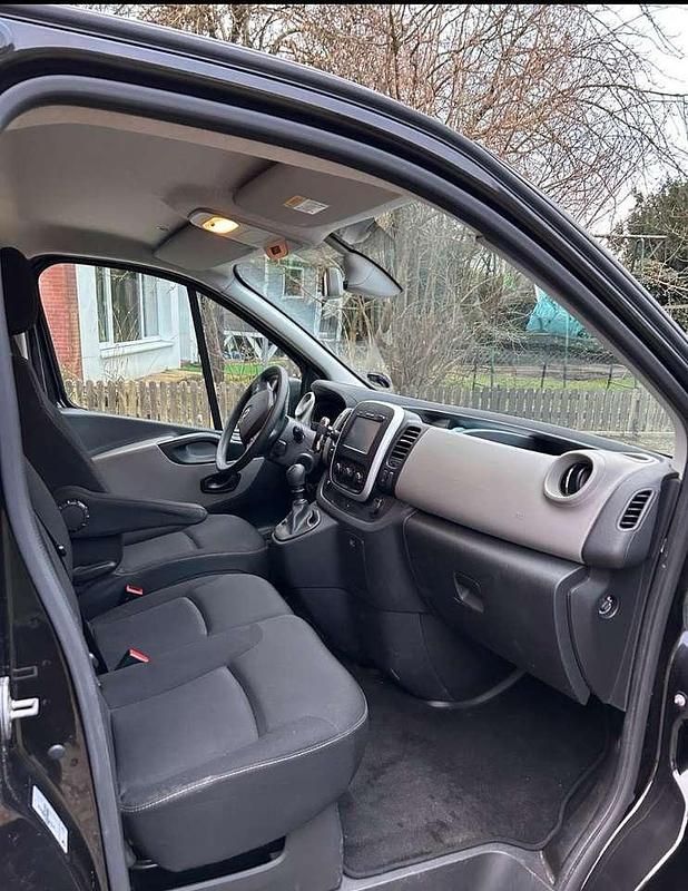 Gebraucht Renault Trafic Authentique 125 PS (91 kW) 2017 Schwarz Van / Kleinbus