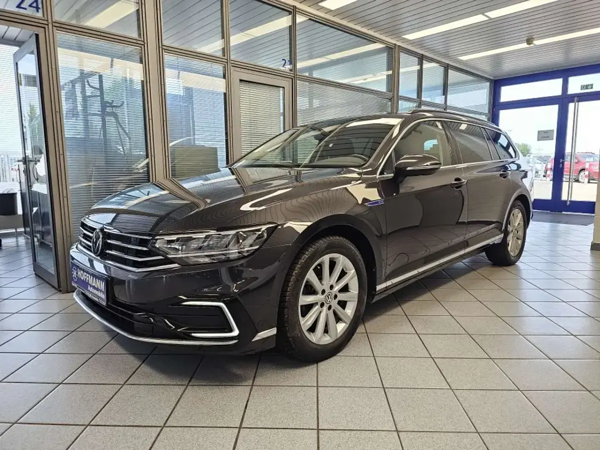 Gebraucht VW Passat GTE 218 PS (160 kW) 2021 Mangangraumet. (metallic) Kombi