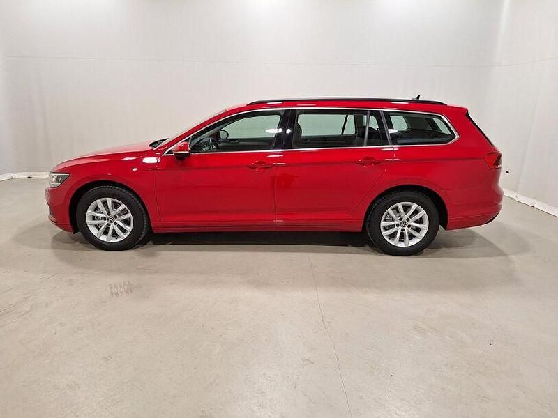 Gebraucht VW Passat Business 122 PS (89 kW) 2023 Rot Kombi