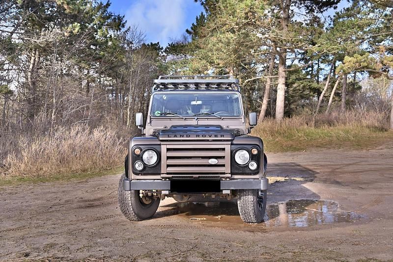 Gebraucht Land Rover Defender SE 122 PS (89 kW) 2011 Braun SUV