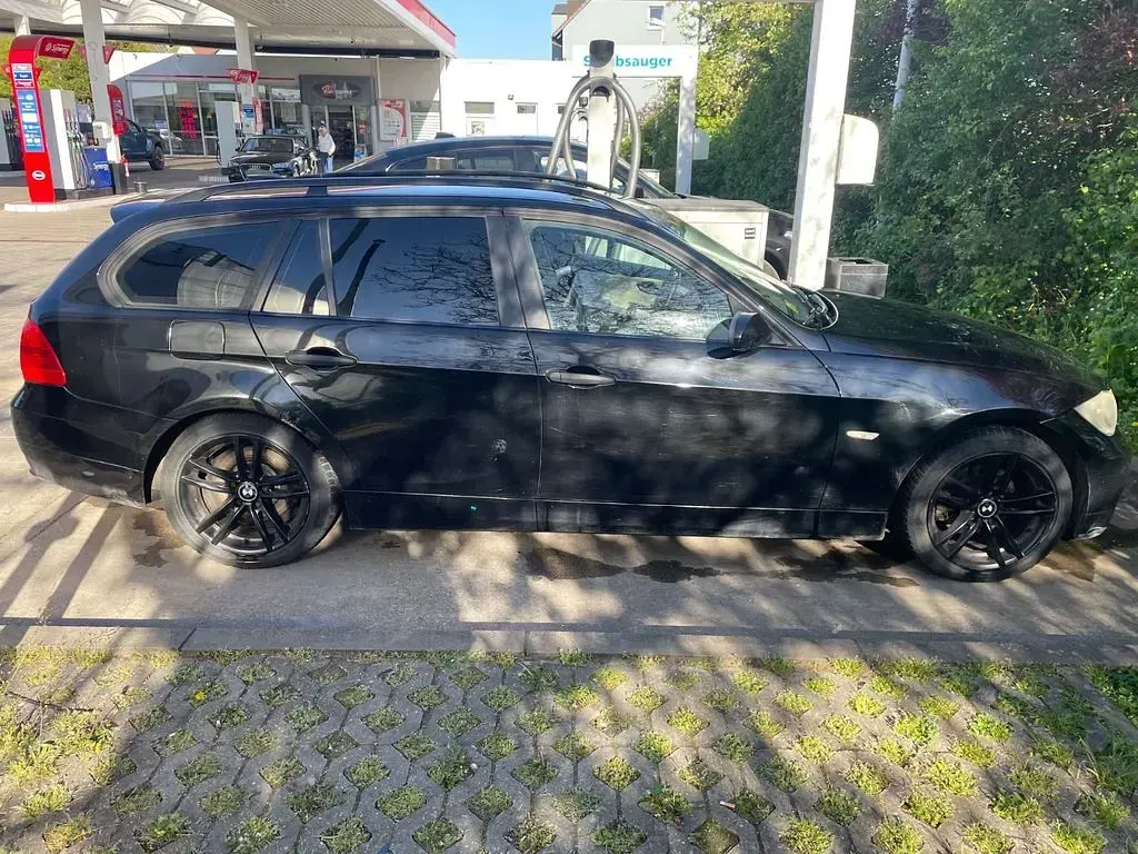 Gebraucht BMW 320 150 PS (110 kW) 2006 Schwarz Limousine
