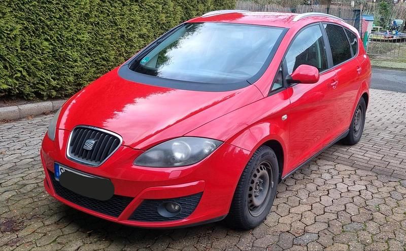 Rot Gebraucht 2009 Seat Altea XL Stylance Van / Kleinbus | 1.100 € (Superpreis) - Bild 1/4