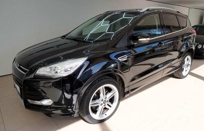 Gebraucht Ford Kuga Individual 179 PS (131 kW) 2016 Schwarz SUV