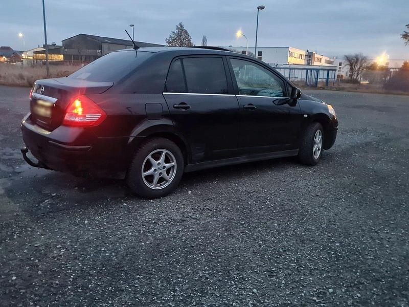 Gebraucht Nissan Tiida 128 PS (94 kW) 2008 Schwarz Limousine