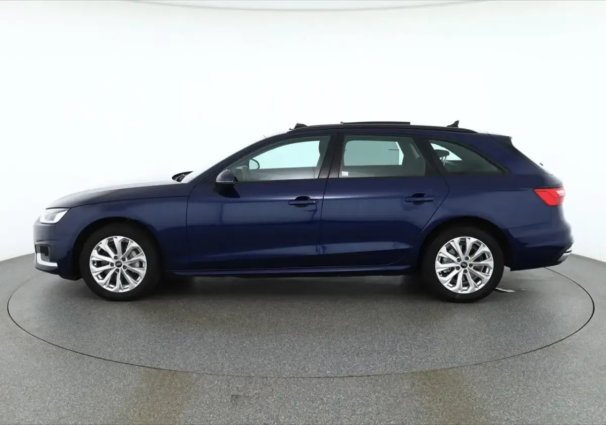 Gebraucht Audi A4 Advanced 204 PS (150 kW) 2021 Blau Kombi